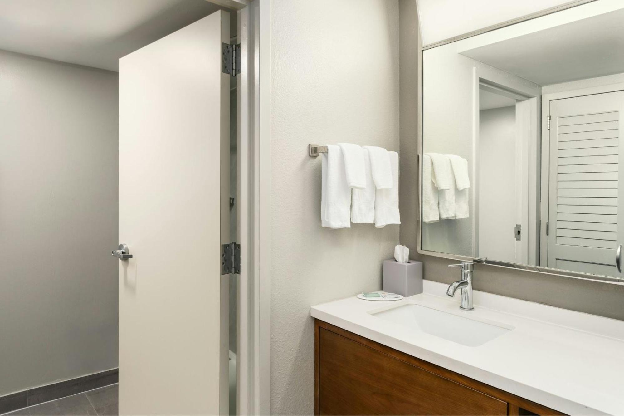 Courtyard By Marriott Fl Hotel