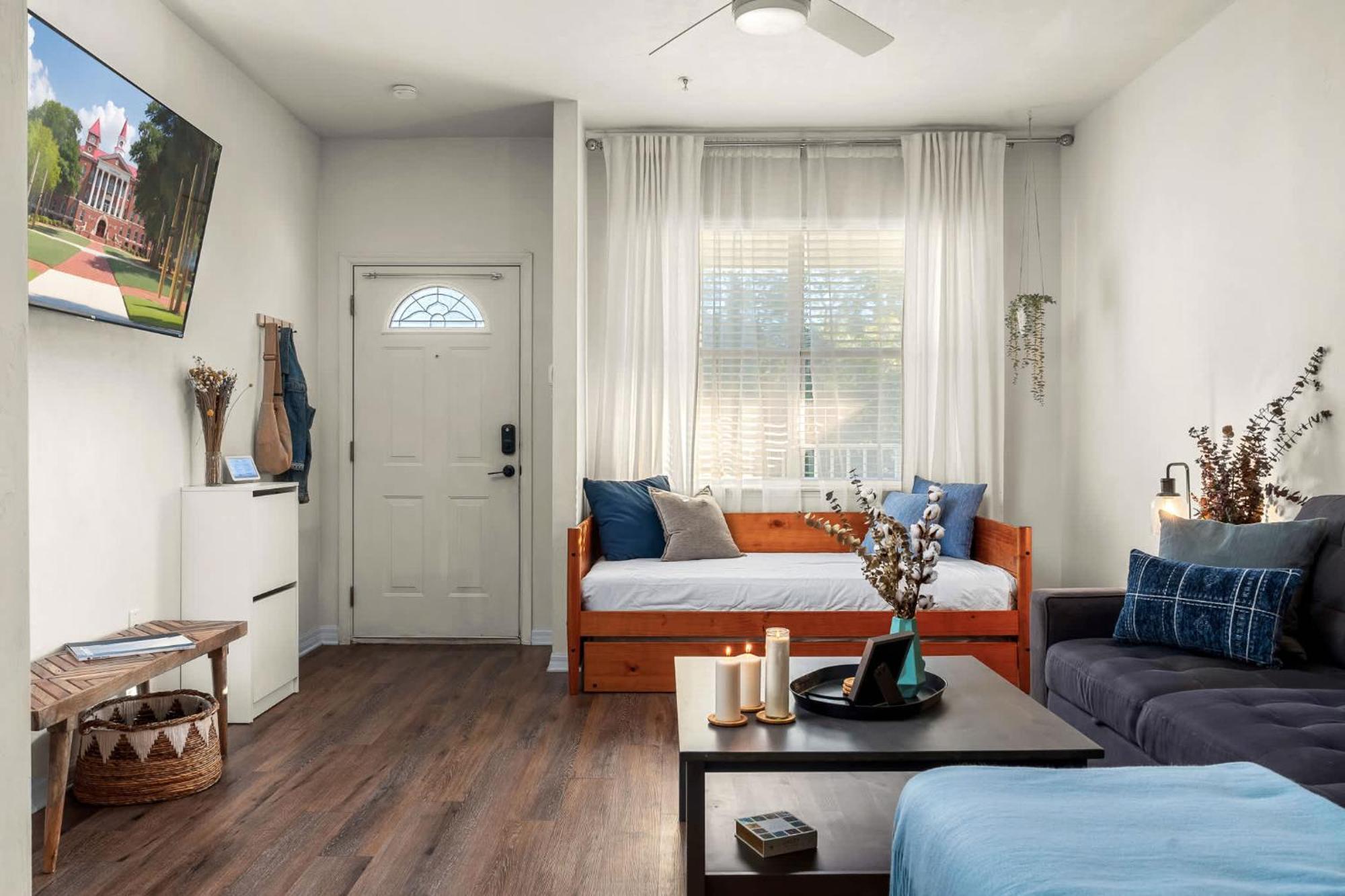 Stylish & Renovated Modern Boutique Holiday home Gainesville