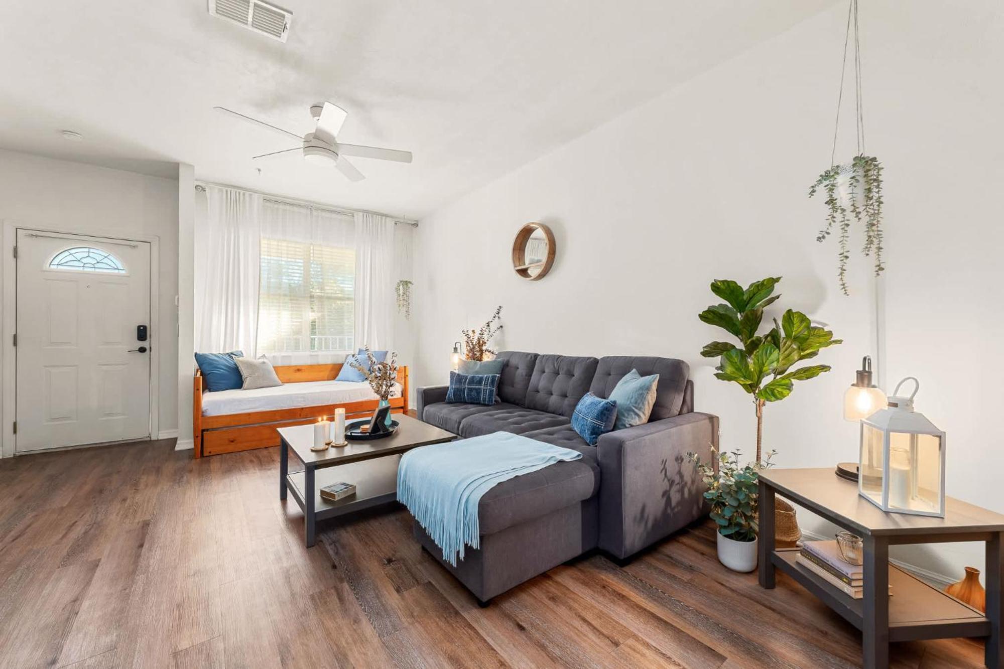 Stylish & Renovated Modern Boutique *