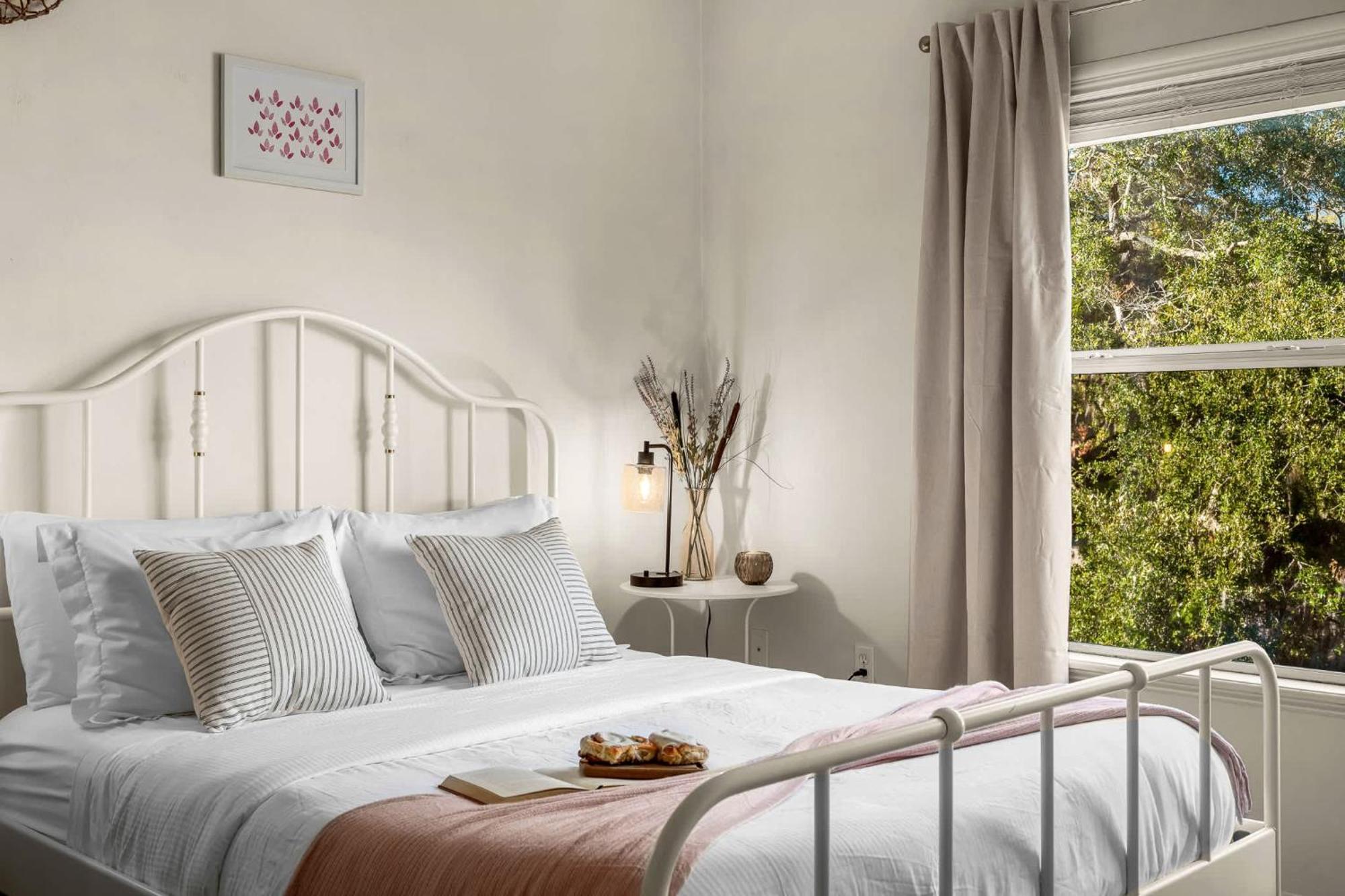 Stylish & Renovated Modern Boutique Holiday home