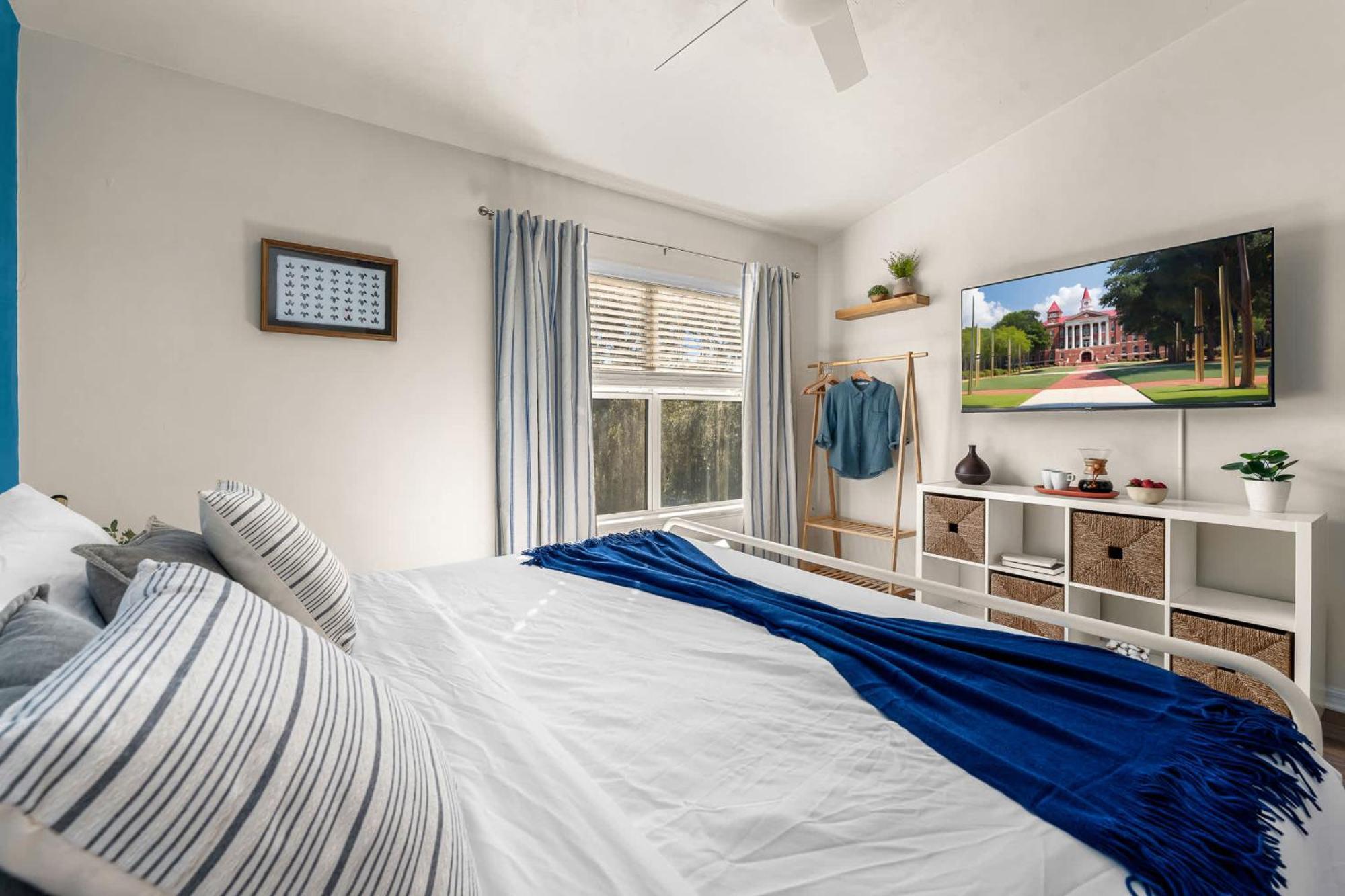 Stylish & Renovated Modern Boutique *