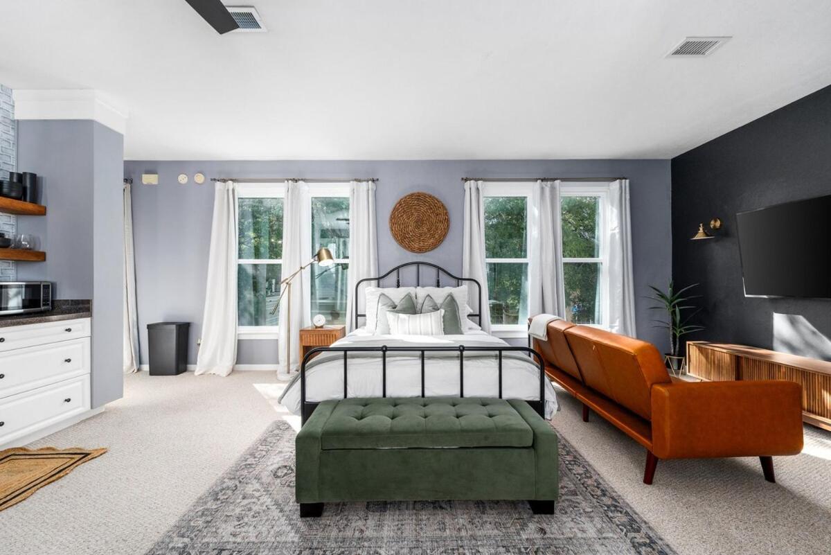 Charming Haile Village Studio Holiday home