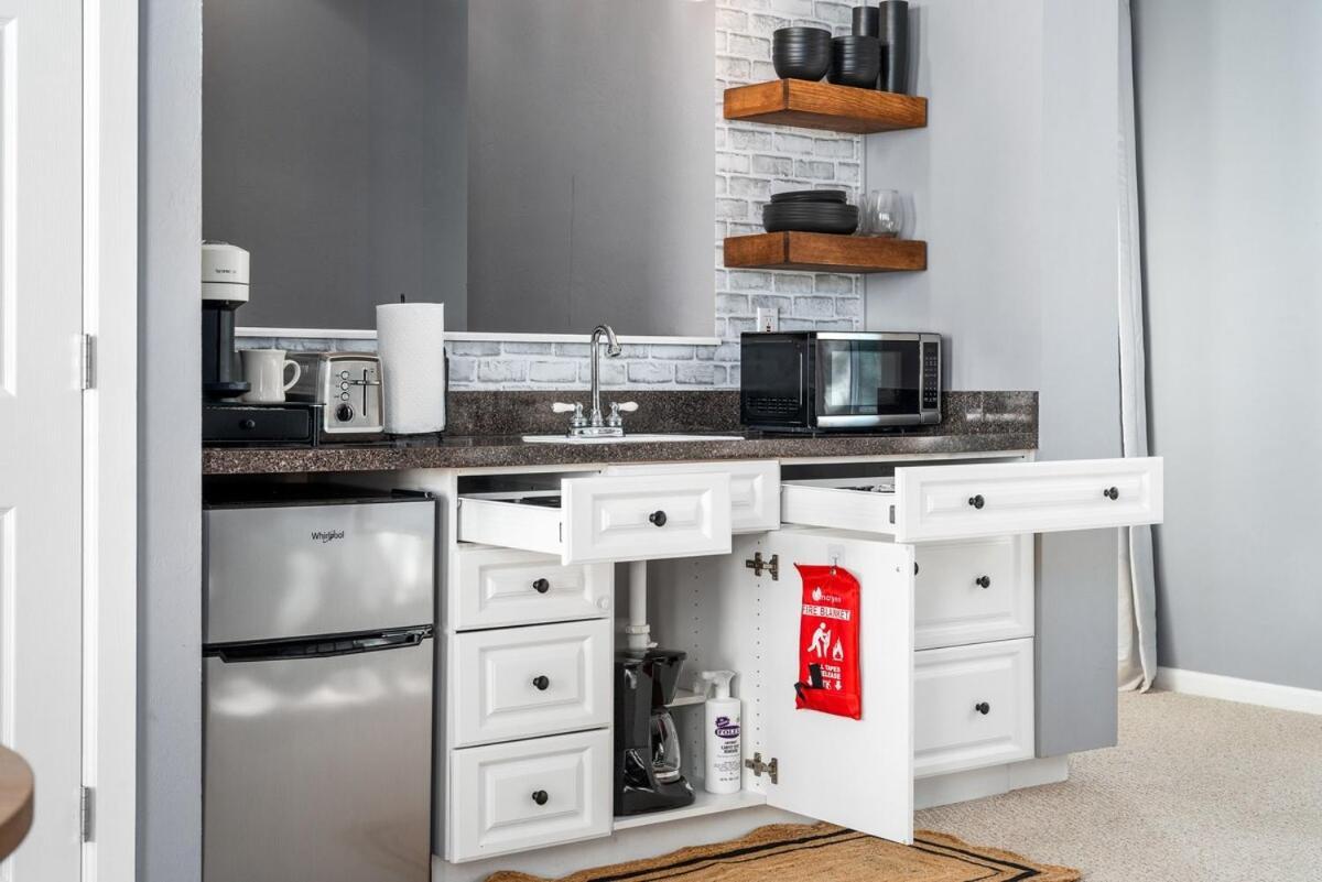 Charming Haile Village Studio *
