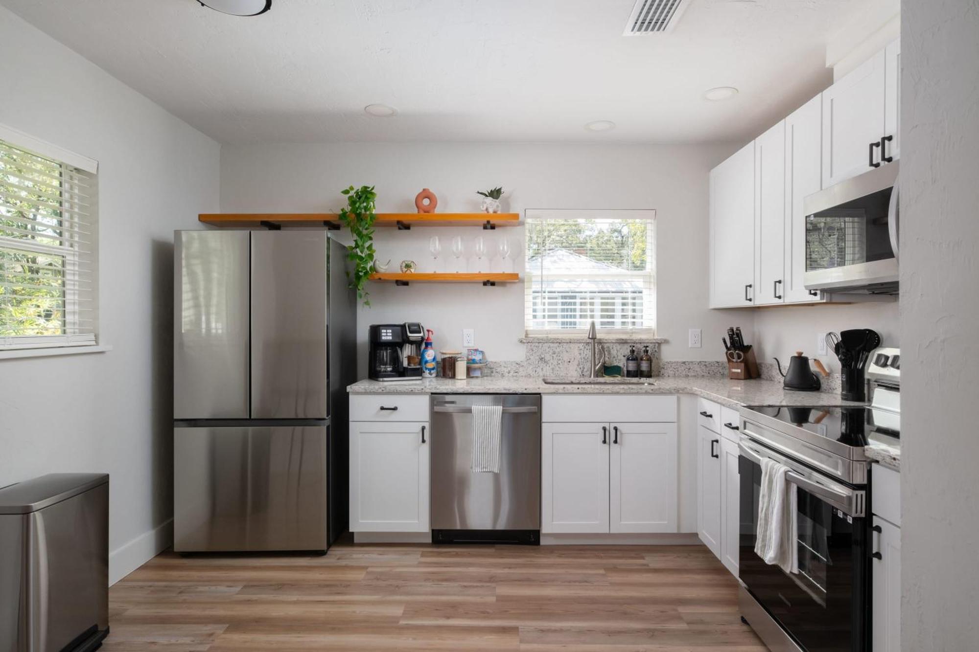 Serene Place Complex - Walk To Uf - Free Parking Holiday home