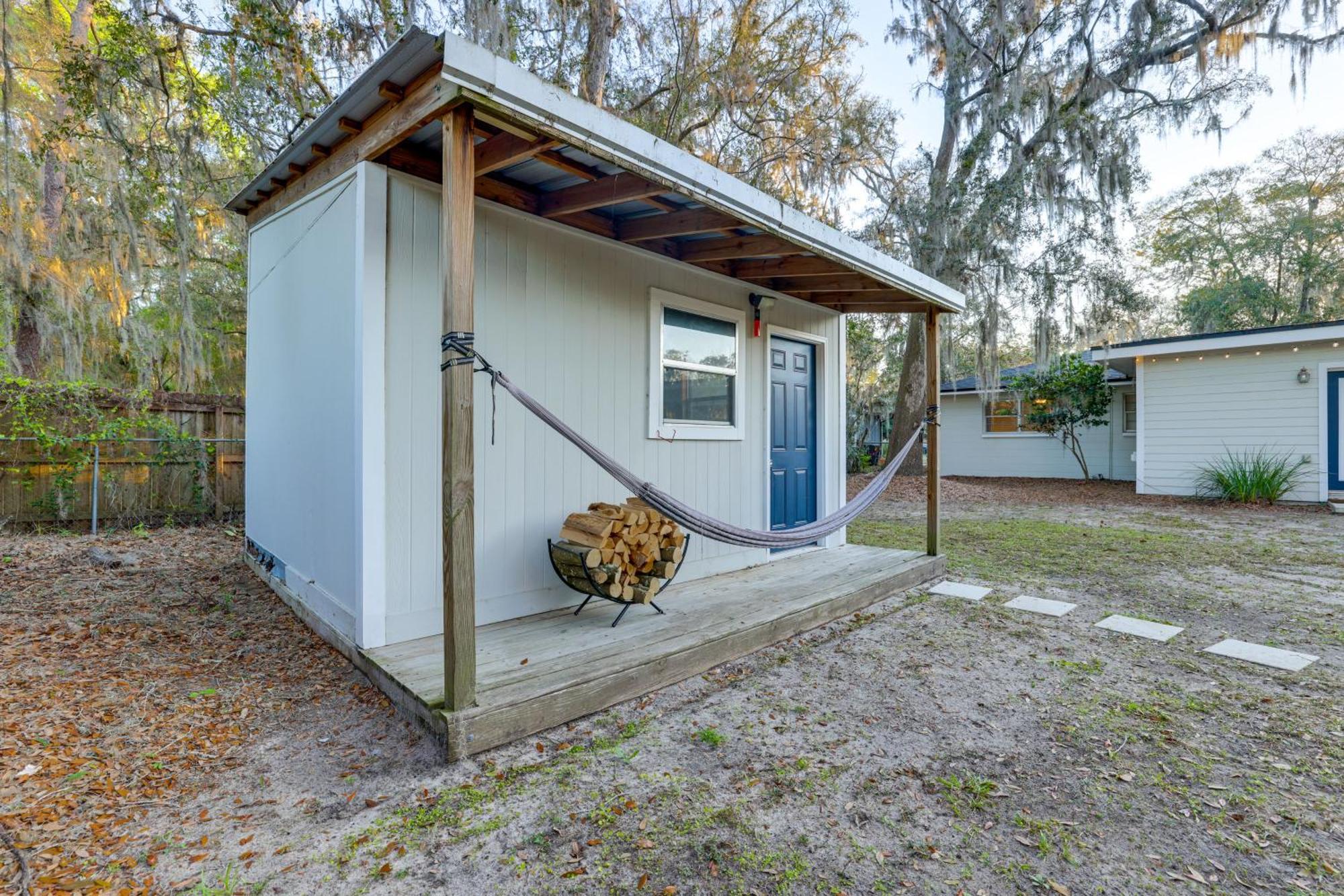 With Fire Pit, 4 Mi To Uf Campus! Holiday home