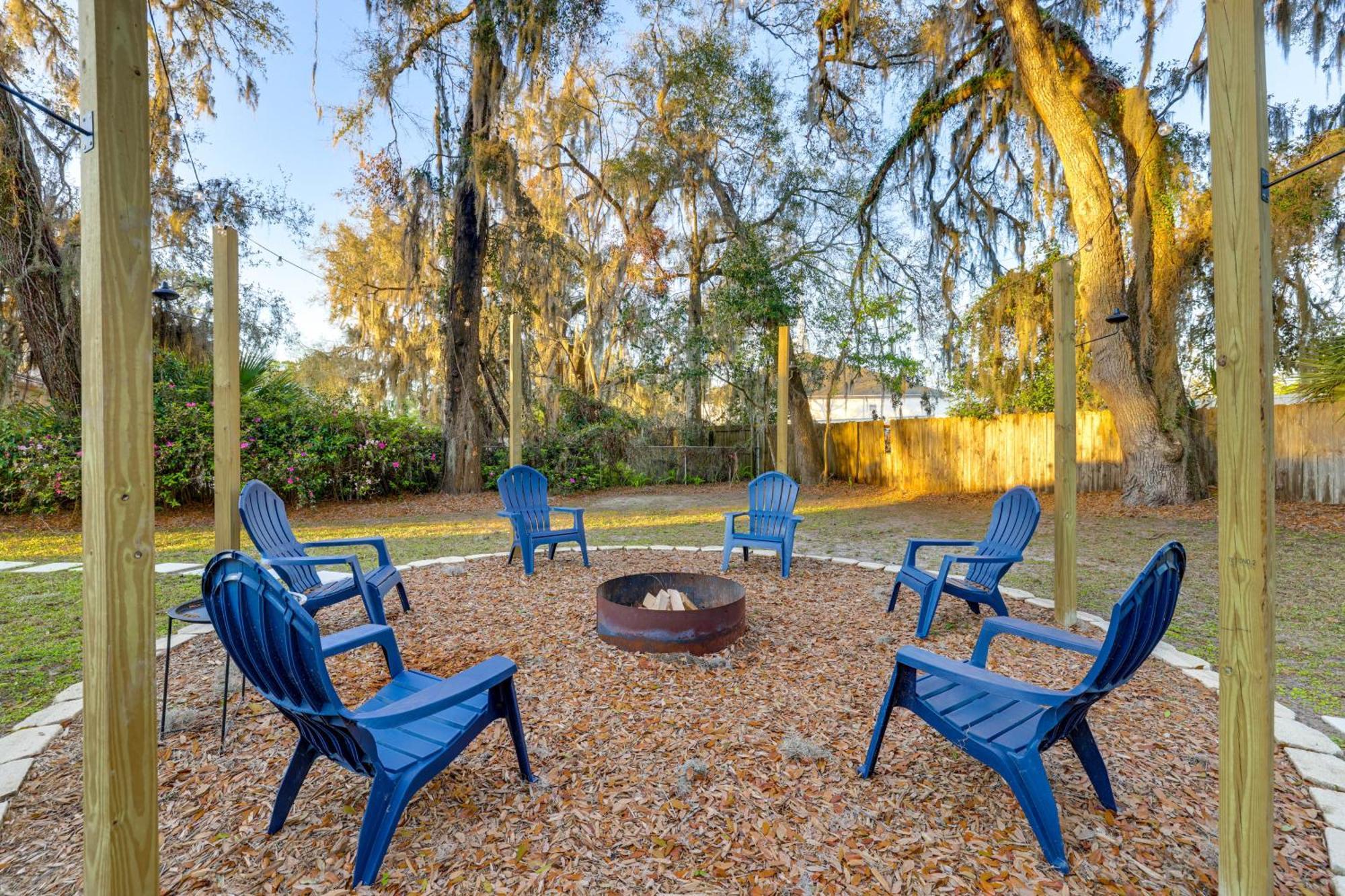 With Fire Pit, 4 Mi To Uf Campus! Holiday home