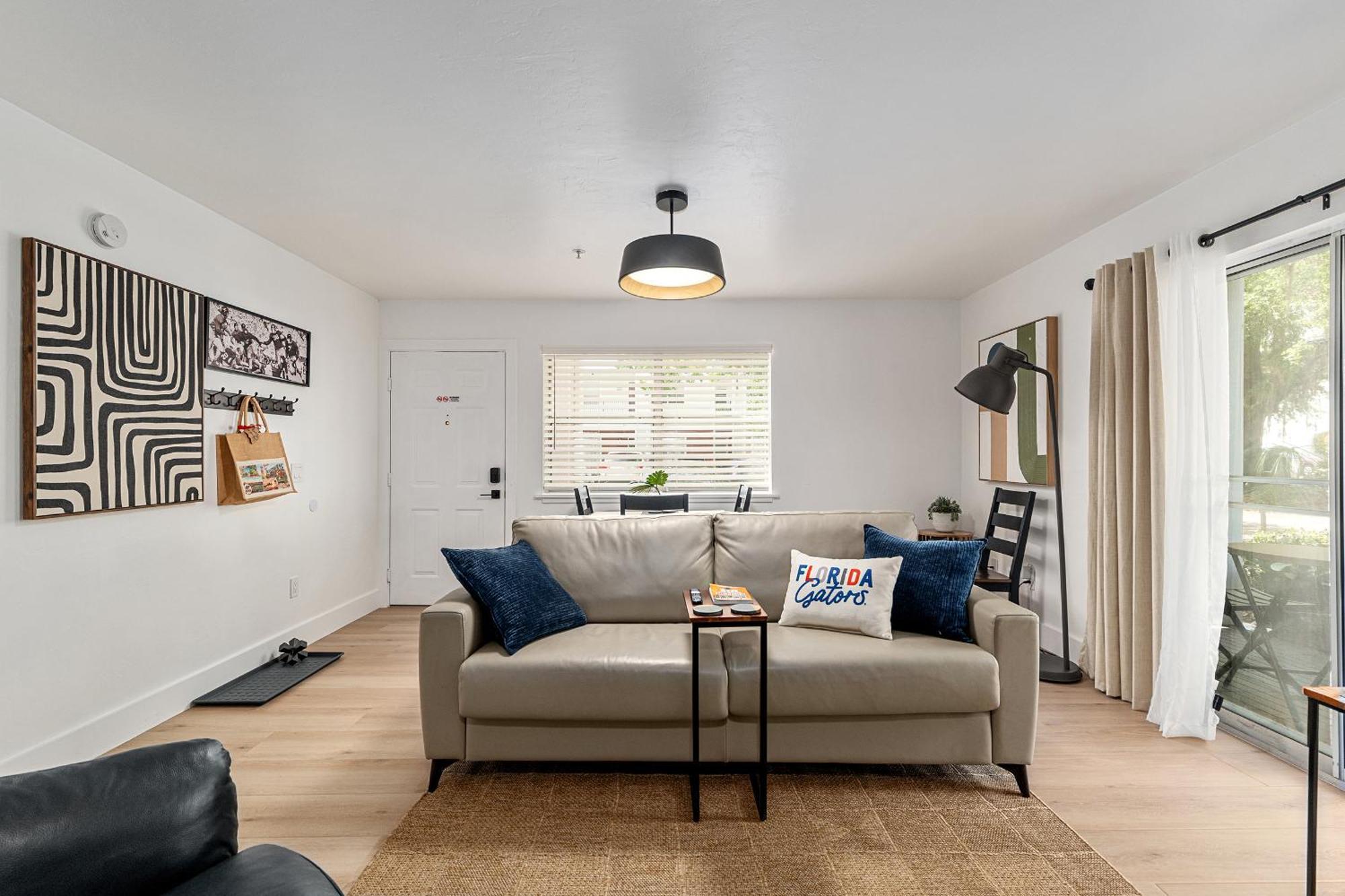 Newly Remodeled - Near Uf, Shands & Va !