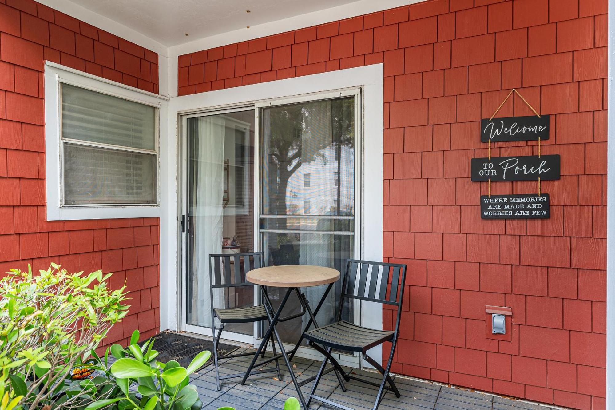 Newly Remodeled - Near Uf, Shands & Va !