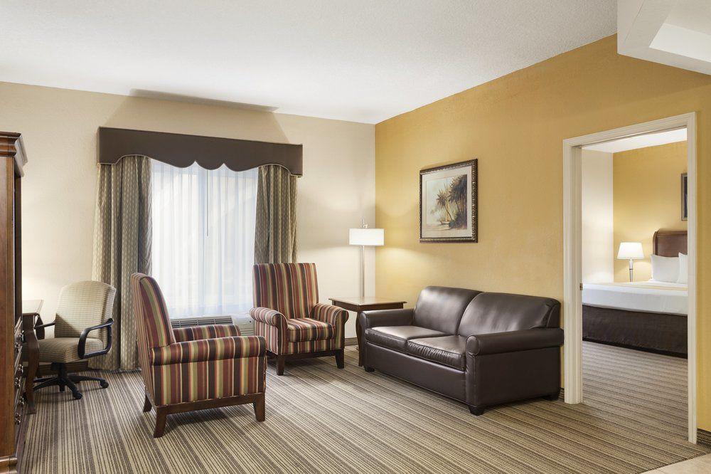 Country & By Radisson, Gainesville, Fl
