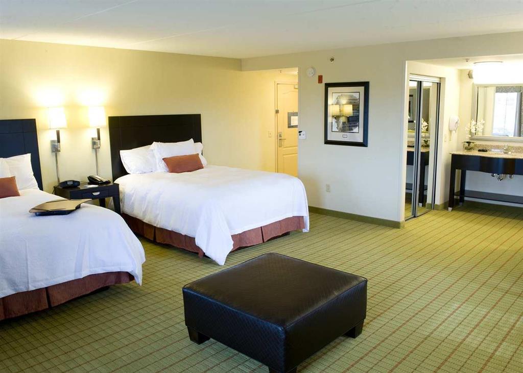 Hampton & Downtown Hotel