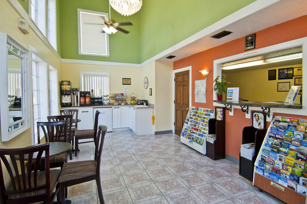 Gatortown Hotel 3*