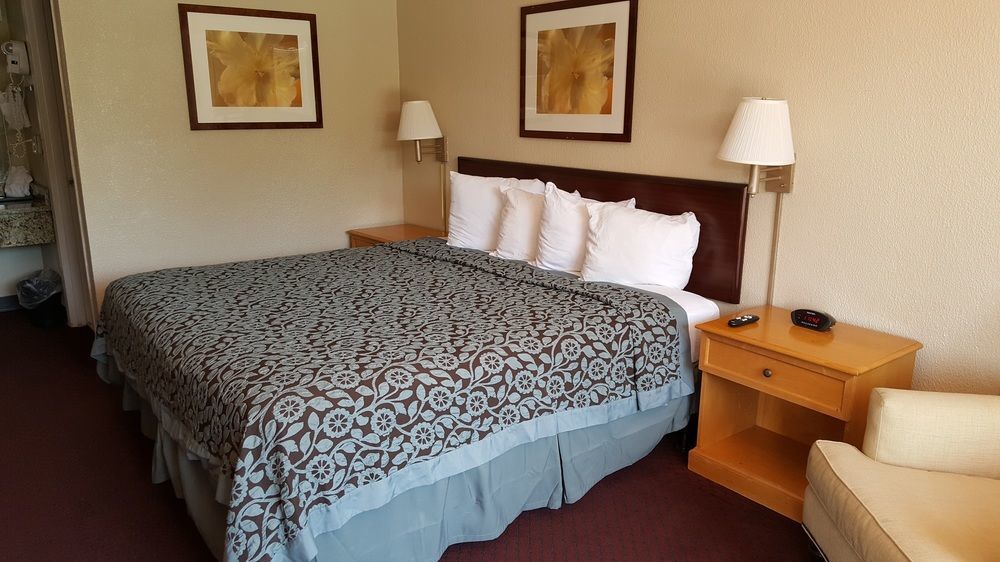 Quality North I-75 Motel 3*