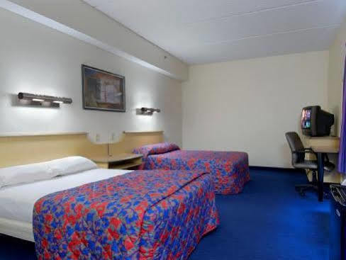 Red Roof + Hotel 3*