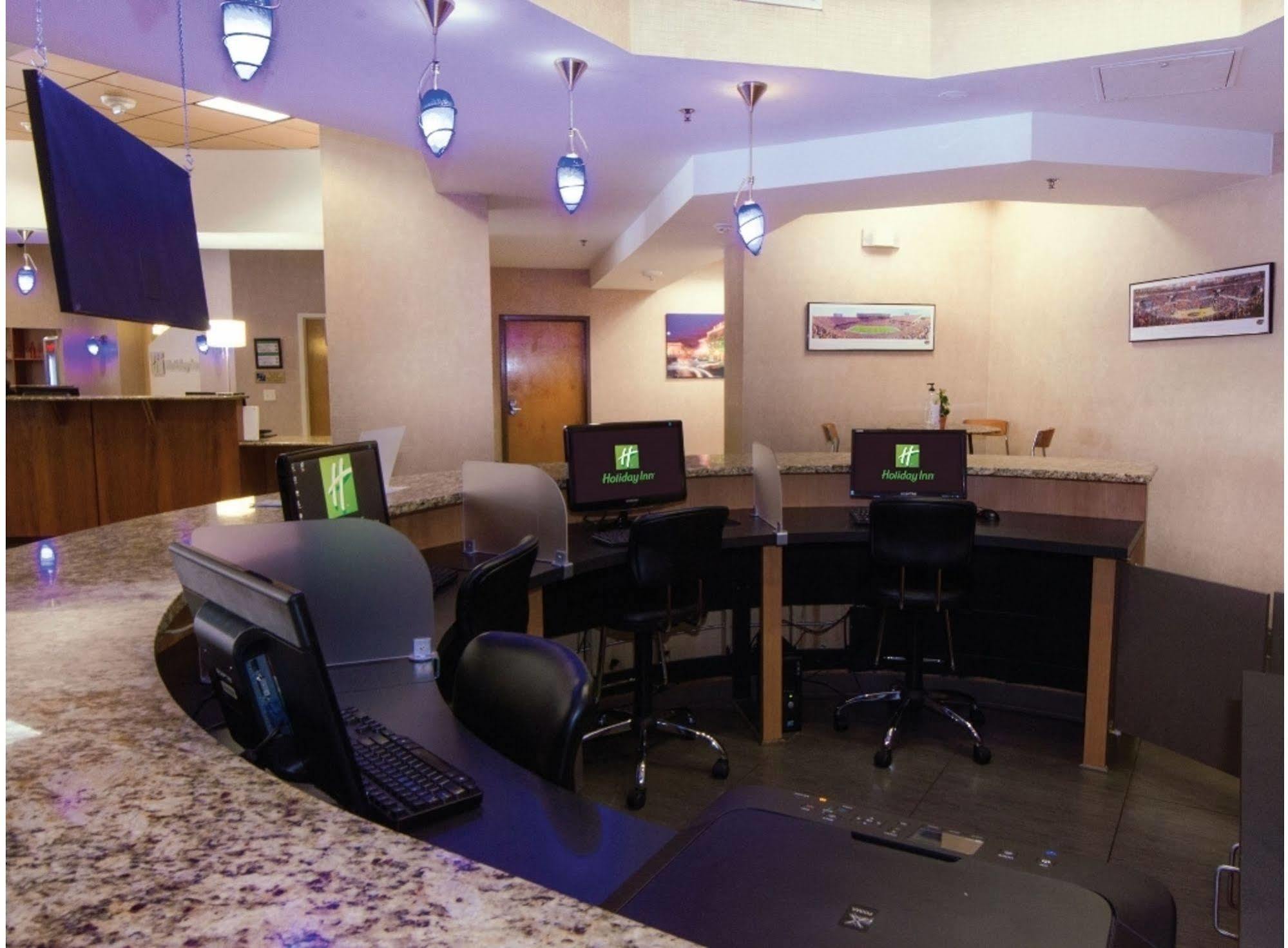 Hotel Gainesville-university Center By Ihg 3*