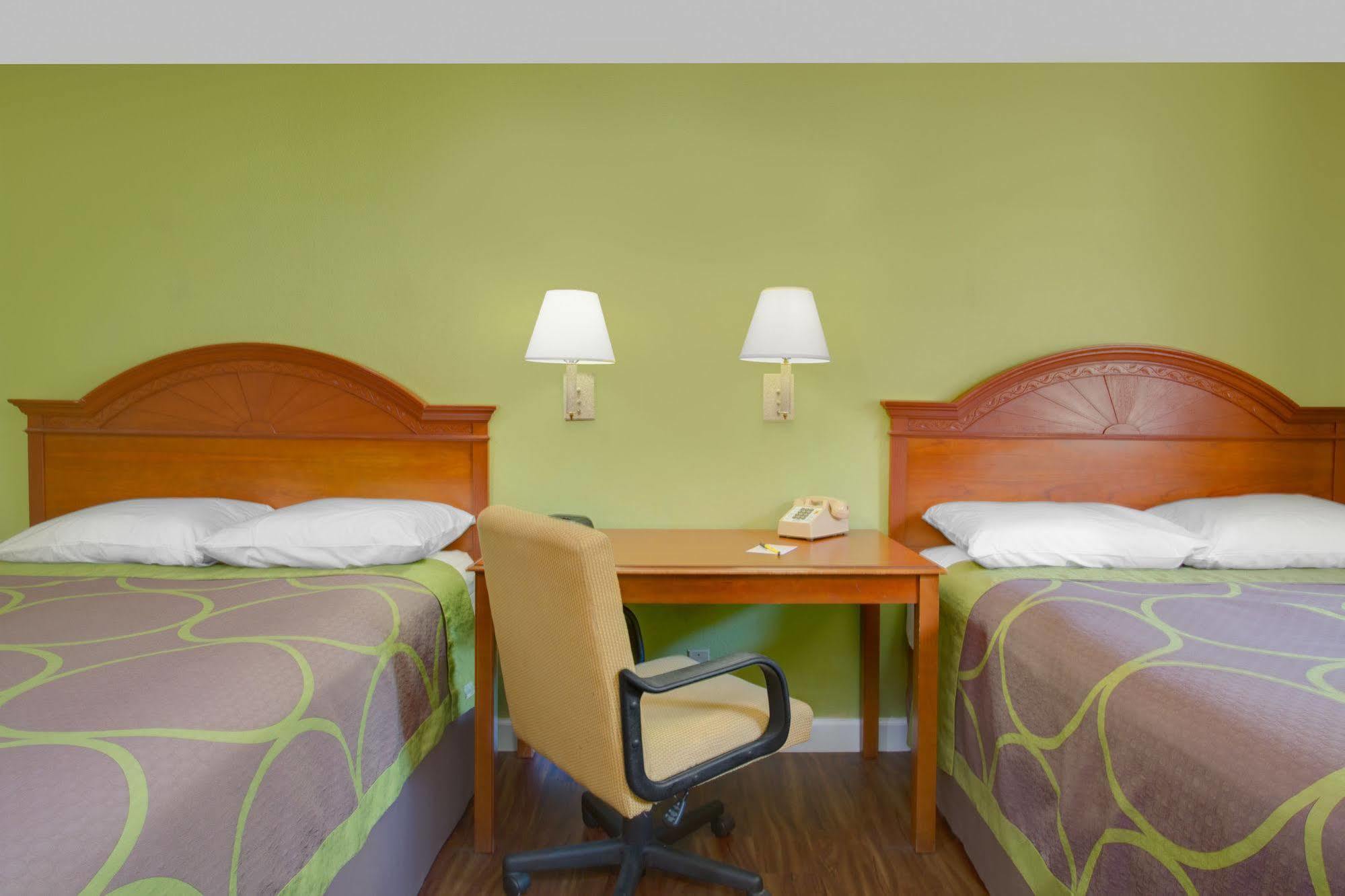 Motel Super-8-gainesville-i-75-hospital-university-area 2*