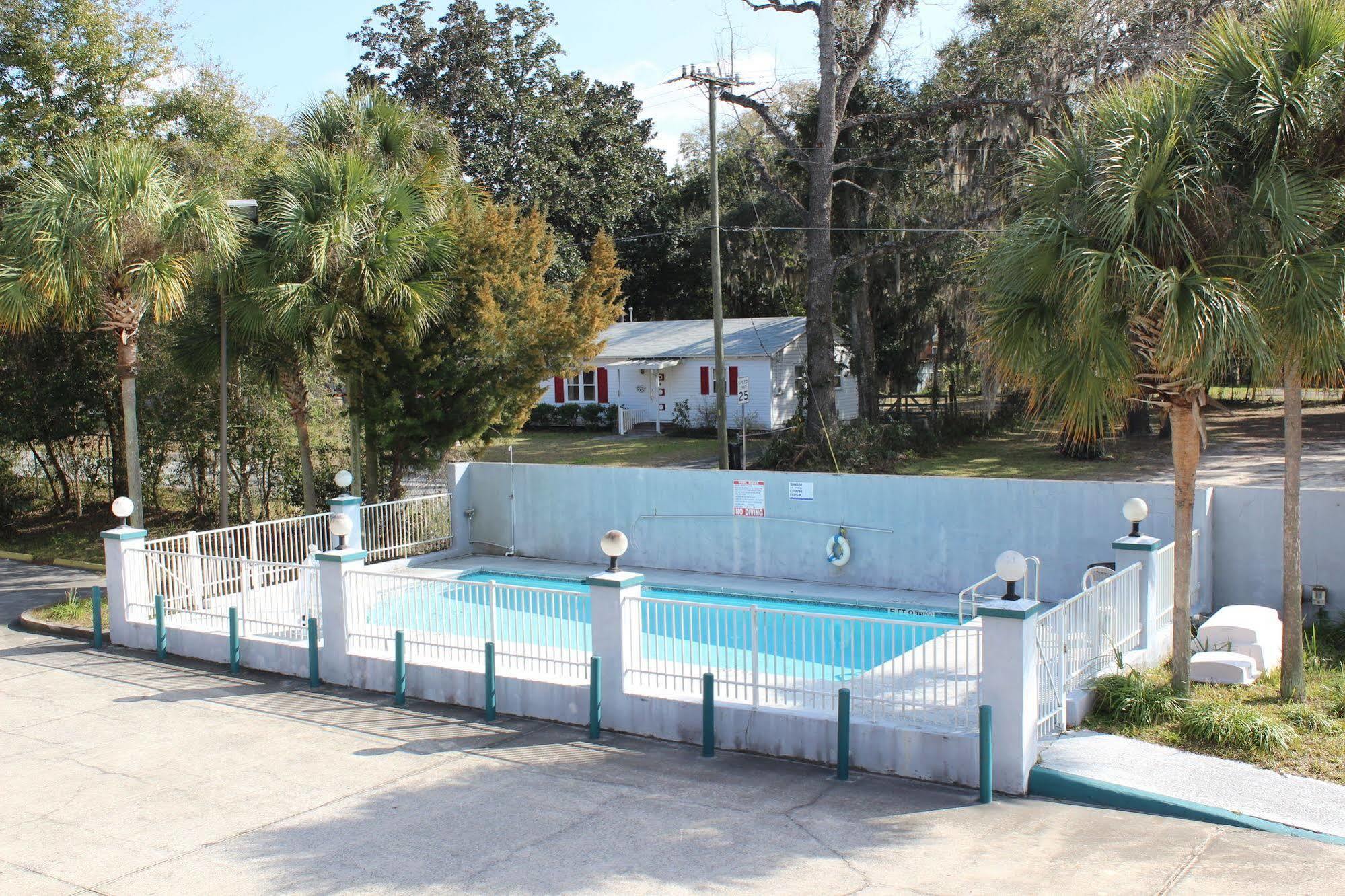 Travelers Motel 2*