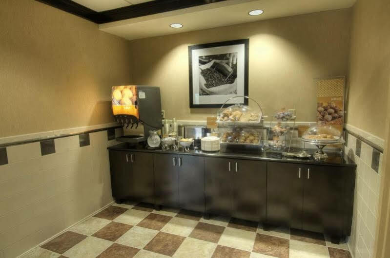 Hampton & Downtown Hotel 3*
