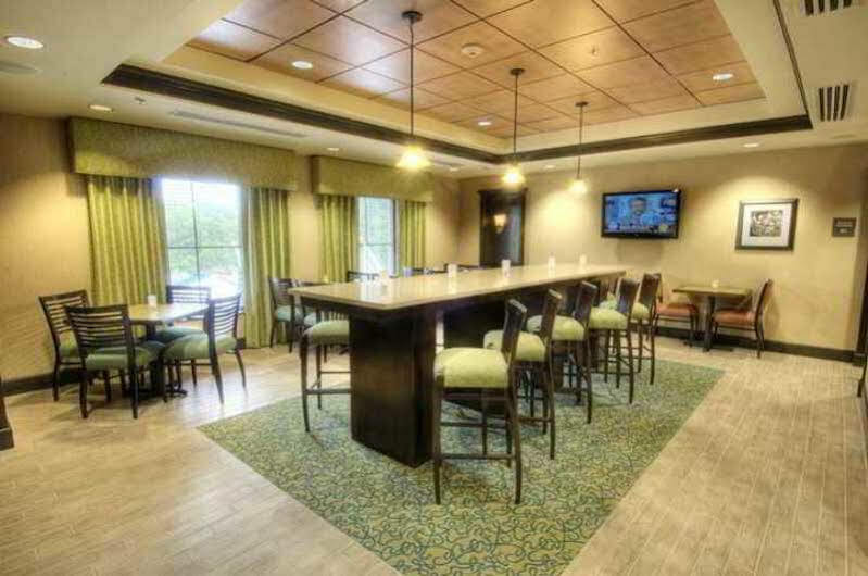 Hampton & Downtown 3* Gainesville