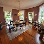 The Camellia Rose Inn- King Room Stardust