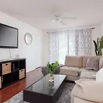 Spacious Condo Mins To Shands, University, & Downtown!