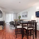 Spacious Condo Mins To Shands, University, & Downtown!