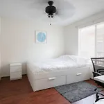 Spacious Condo Mins To Shands, University, & Downtown!