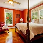 Briar Rose Room At Camellia Rose Inn Downtown