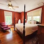 Briar Rose Room At Camellia Rose Inn Downtown
