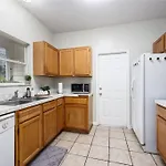 Your Uf Getaway: 1 Block From Campus - 4 Bd Haven