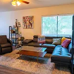 Cute Home W/ Massage Chair And Wifi