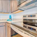 Deluxe One Bedroom Apartment