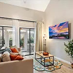 Artist\'S Tower Townhome Just Renovated W Loft