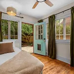 The Gallery At Duckpond - 1930S Historic Charm