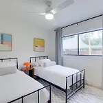 1 Mi To Ben Hill Griffin Stadium Home With Patio!