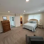 Coaches House - 2 Miles From Ben Griffin Stadium