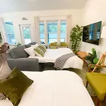 The Mangrove Suite Newly Built Upscale Central