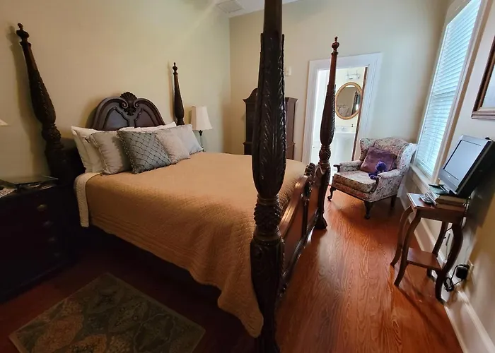 The Camellia Rose Inn- King Room Stardust