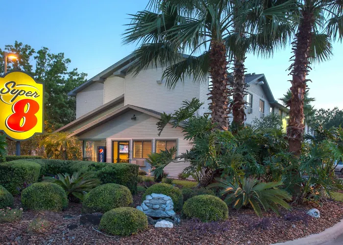 Super-8-Gainesville-I-75-Hospital-University-Area