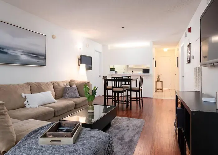 Spacious Condo Mins To Shands, University, & Downtown!