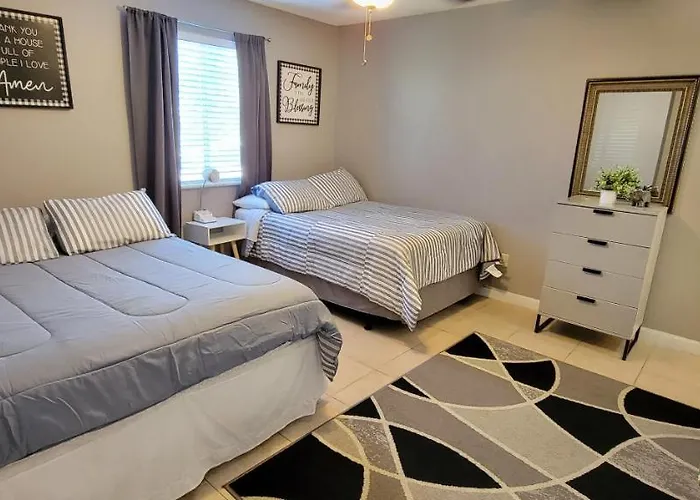 Comfy & Convenient 1Br Apartment Near Oaks Mall & Medical Center Fast Wifi