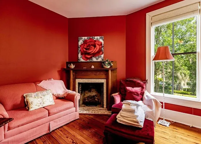 Briar Rose Room At Camellia Rose Inn Downtown