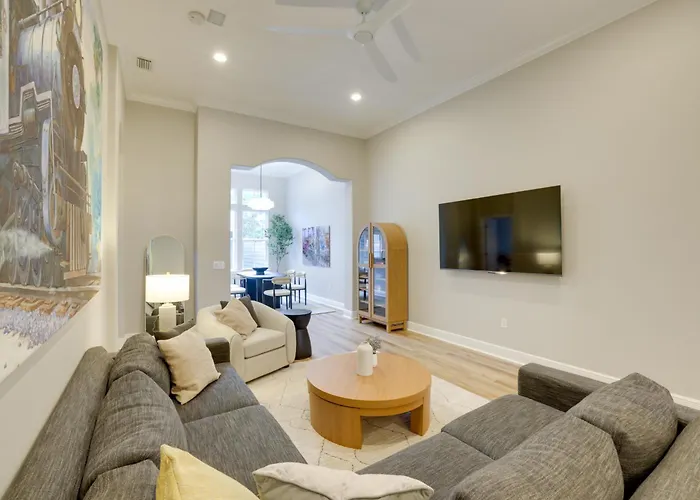Townhome With Patio Less Than 5 Mi To Uf Campus!