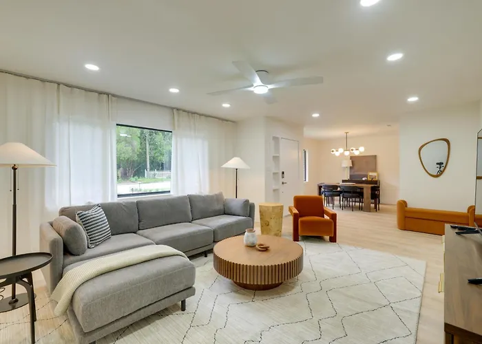 1 Mi To Ben Hill Griffin Stadium Home With Patio!