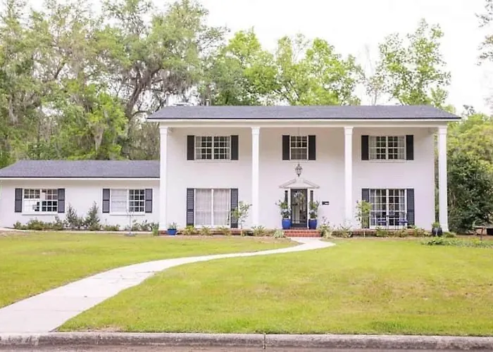 Coaches House - 2 Miles From Ben Griffin Stadium