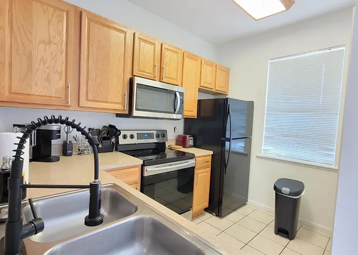 2 Master Suite Apartment Near North Florida Regional Med, Uf Health, & Mall