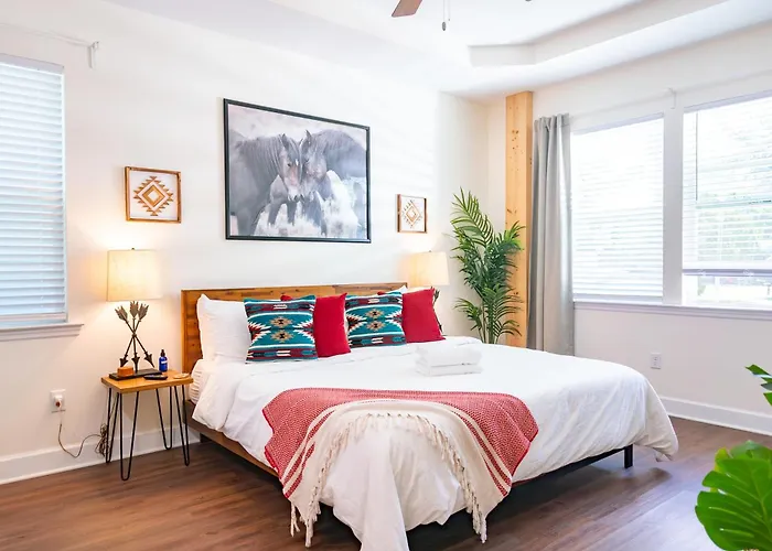 The Prairie Suite Newly Built Upscale Central