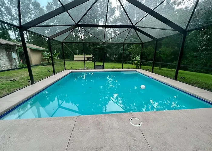 Majestic House With Swimming Pool