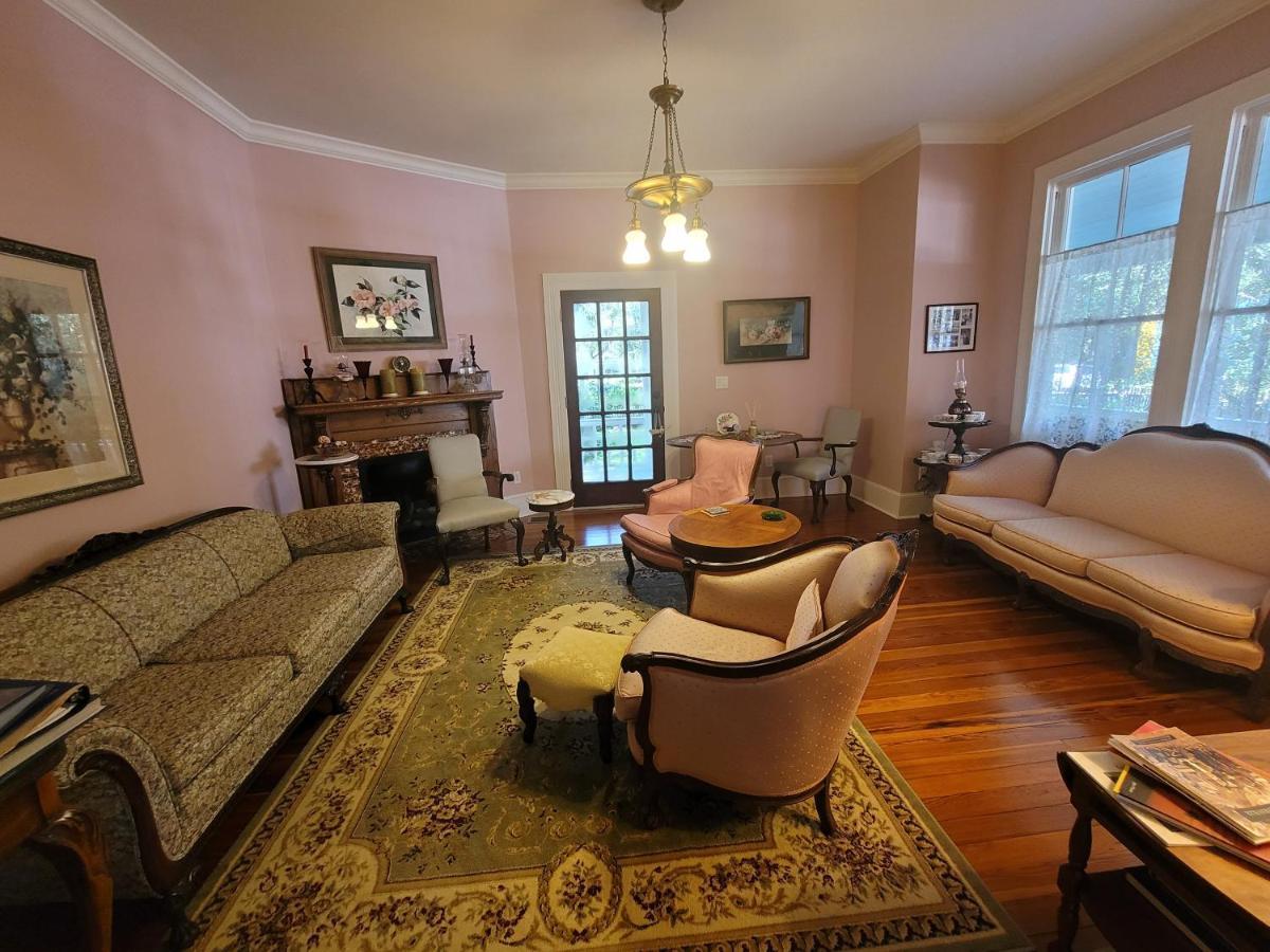 The Camellia Rose Inn- King Stardust Bed & Breakfast *