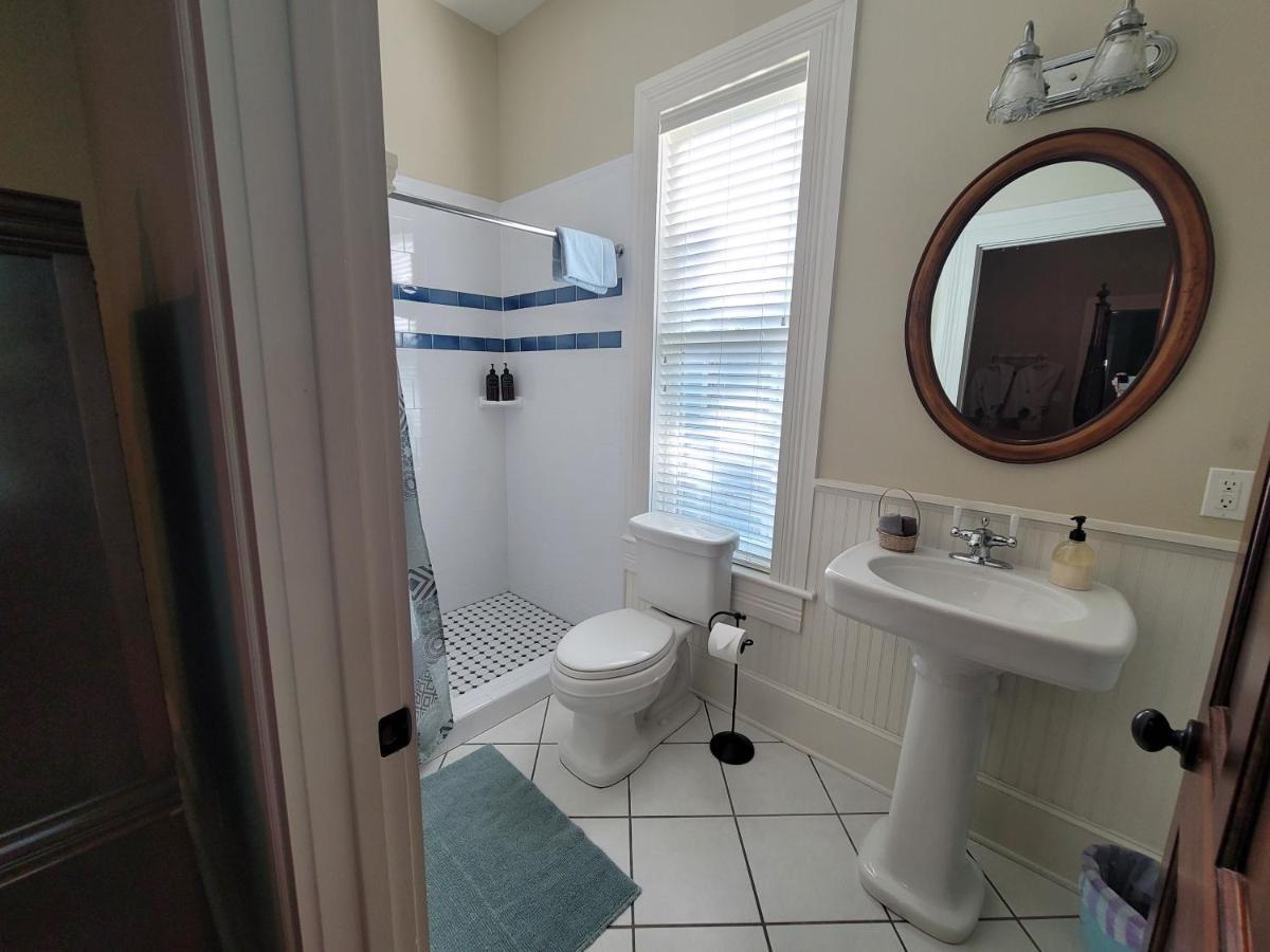 The Camellia Rose Inn- King Stardust Bed & Breakfast *