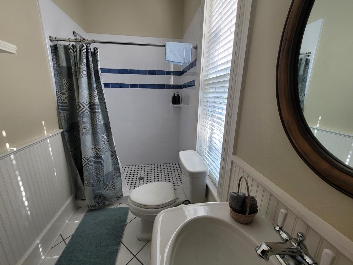 The Camellia Rose Inn- King Stardust Bed & Breakfast Gainesville